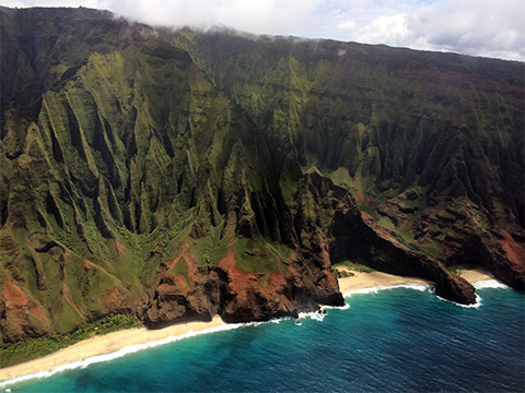Discover the volcanic coast of Kauai, Hawaii Discover the volcanic coast of Kauai, Hawaii