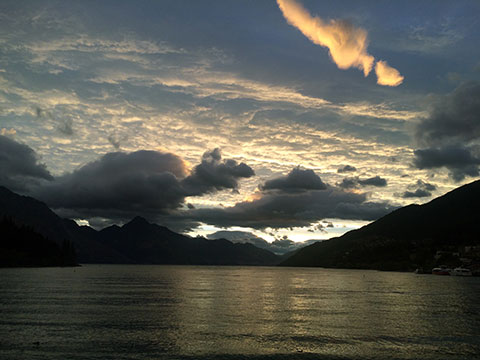 Západ slnka na Novom Zélande - počas spoznávacej dovolenky s našim itinerárom ti nič neujde